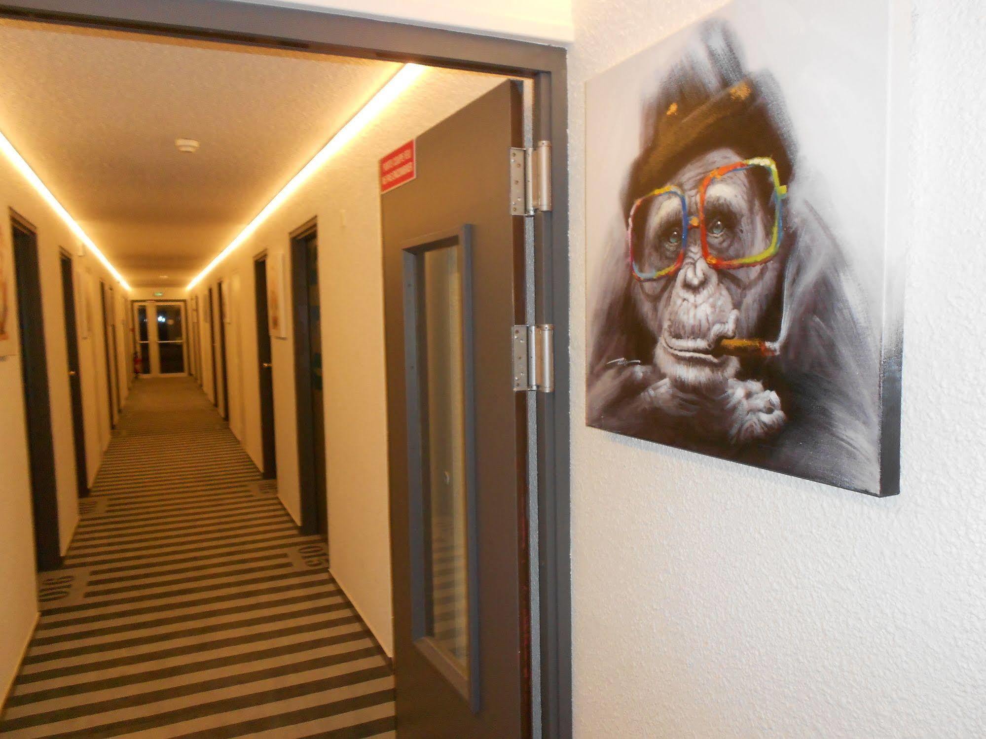 Le M & Hotel